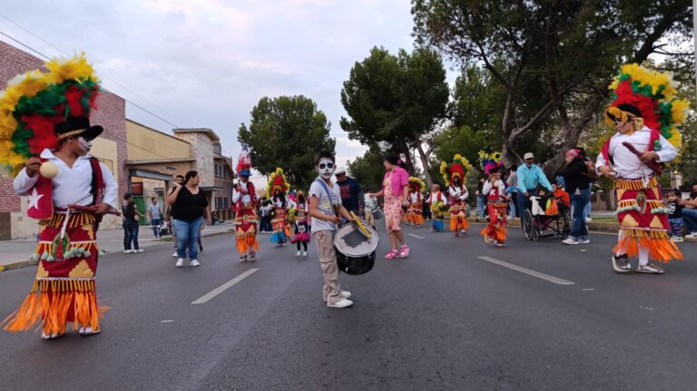 Saltillo se viste de tradición con Xantolum, el desfile del Día de Muertos 