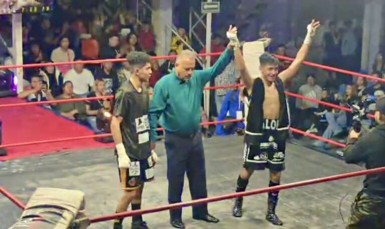 Alumno de UTC debuta con triunfo en pelea profesional de boxeo