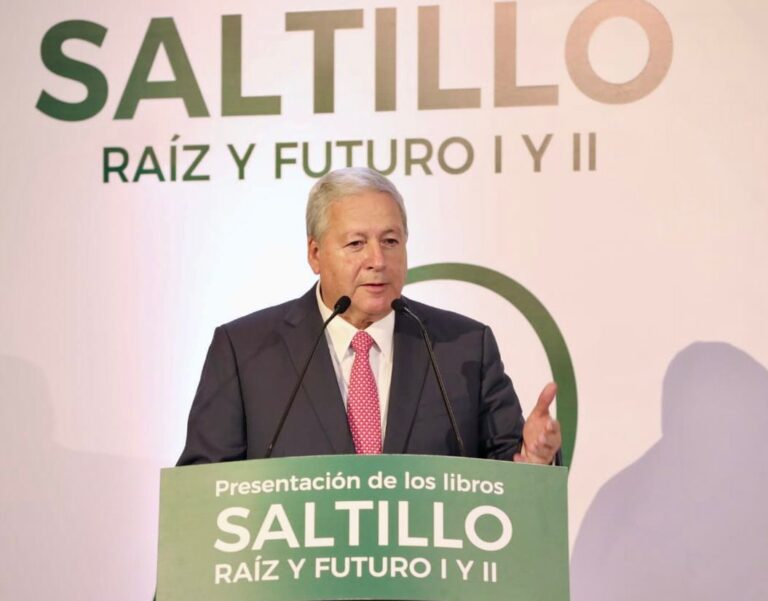 Presenta Chema Fraustro libros «Saltillo Raíz y Futuro»