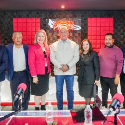 Román Alberto Cepeda González inaugura la cabina de Radio Torreón 96.3 FM4