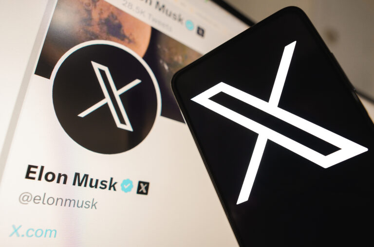 Abandonan medios la red X por Musk