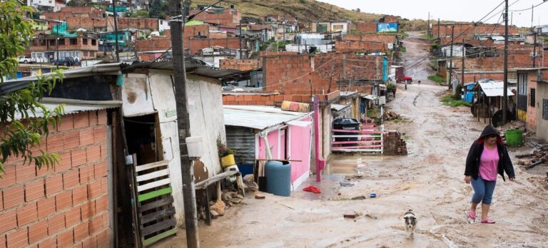 En América Latina disminuye la pobreza pero no la desigualdad