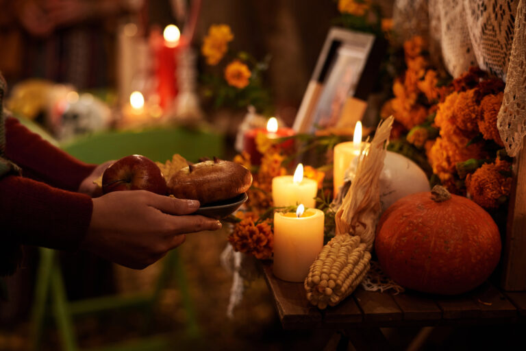 Espantan precios para ofrenda de Día de Muertos 