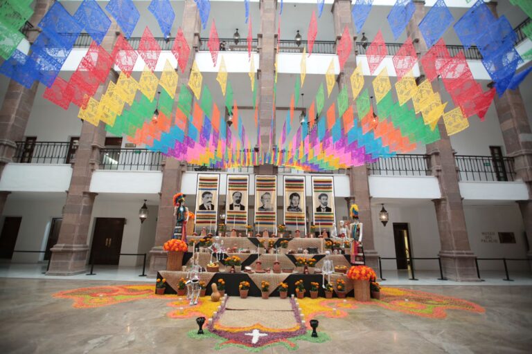 Invitan a visitar el Altar de Muertos en Palacio de Gobierno