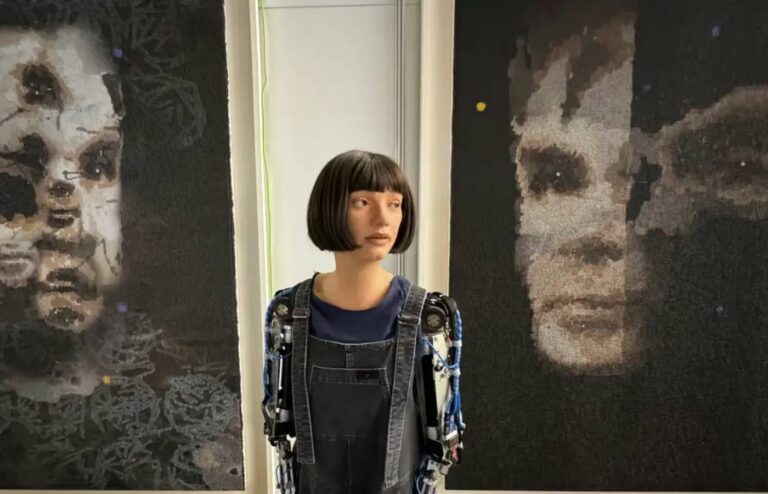 La primera obra de arte hecha por un robot se vendió en más de un millón de dólares