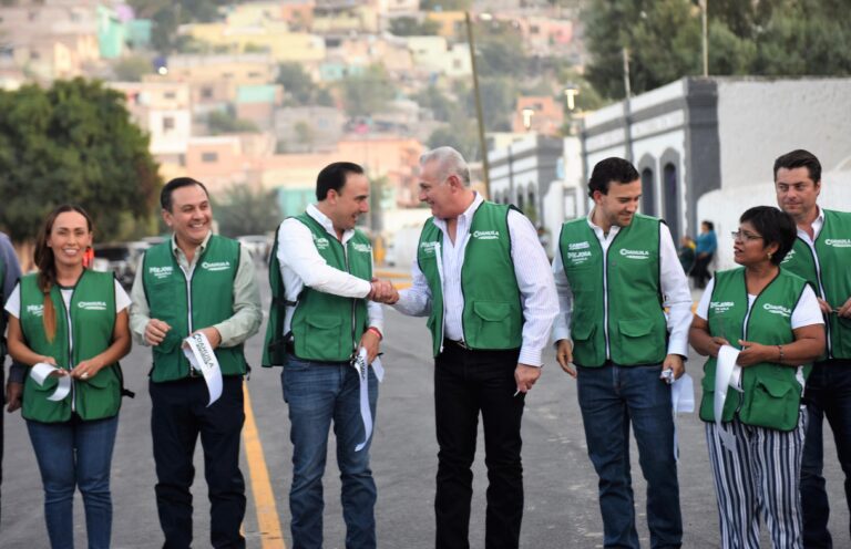 Manolo Jiménez y Román Cepeda cierran en Torreón programa de Obras Sociales y Recarpeteo