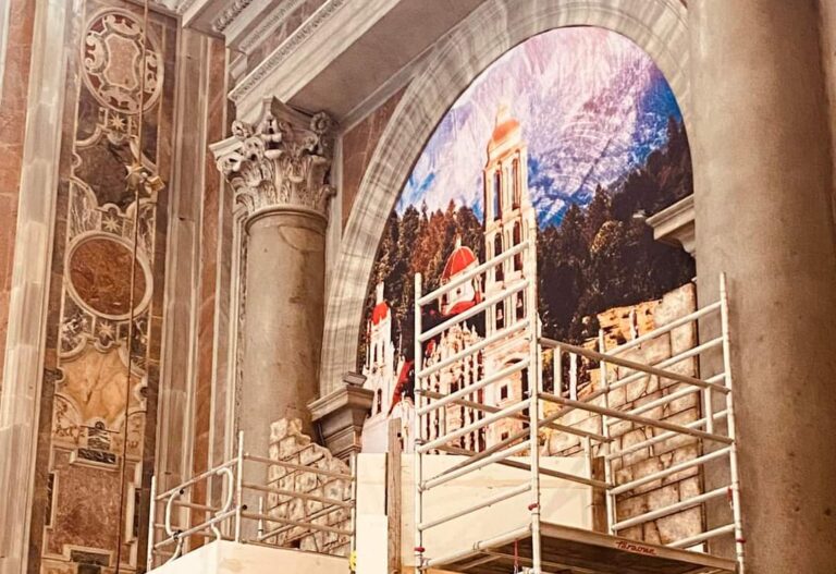 Plasman la Catedral de Santiago en murales de Basílica en el Vaticano 