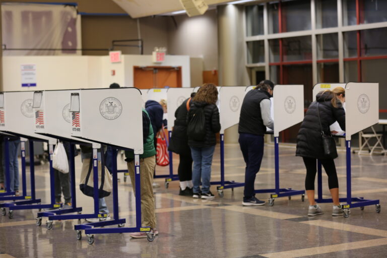 Prevén noche larga en Estados Unidos tras votaciones del martes