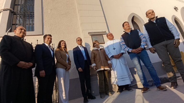Coloca obispo de Saltillo primera piedra de Templo de Santiago Apóstol en Los Valdez