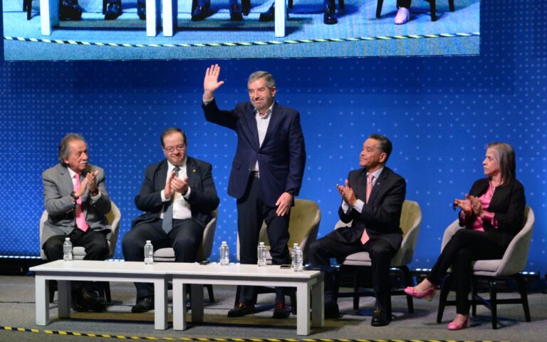 Articula SRE red de defensa legal ante deportaciones