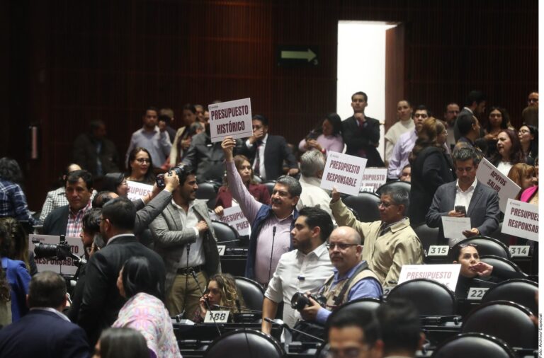 Morena cambió la Constitución ¡cada 15 horas!