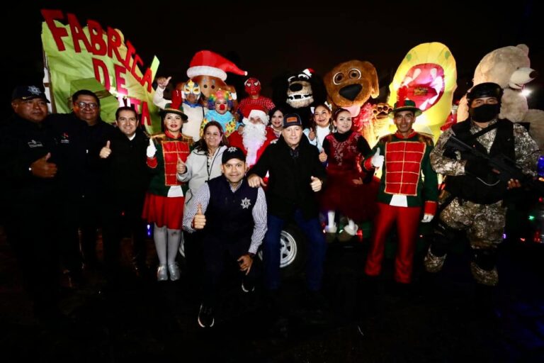Disfrutan cientos de familias caravana navideña de la Comisaria de Seguridad