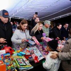 Disfrutan cientos de familias caravana navideña de la Comisaria de Seguridad4