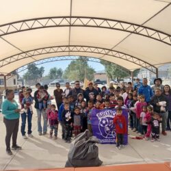 Lleva Broncos alegría a ejidos de Ramos Arizpe; entregan juguetes a niñas y niños 2