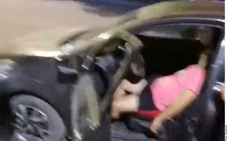 Matan a hombre con bebé en brazos afuera de IMSS en Colima