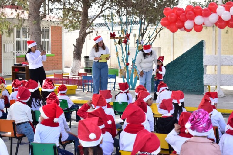 Alumnos de la UTC llevan alegría a niñas y niños del jardín de niños “Rubén Moreira Cobos”