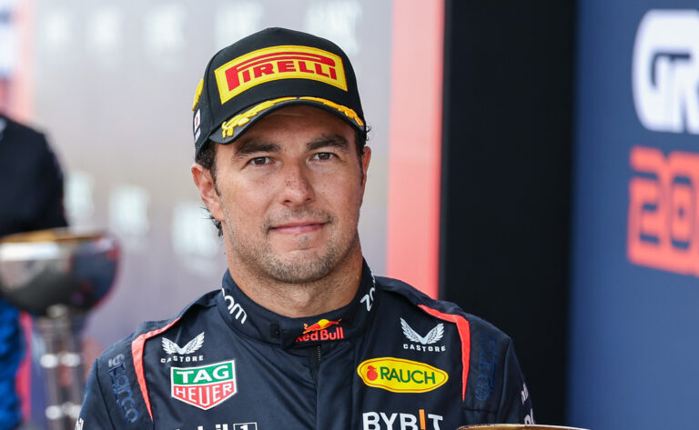 Aparece Checo Pérez inscrito en Red Bull para F1 2025