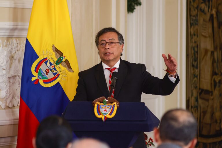 Ordena Presidente Petro vender casa de Embajador de Colombia en México