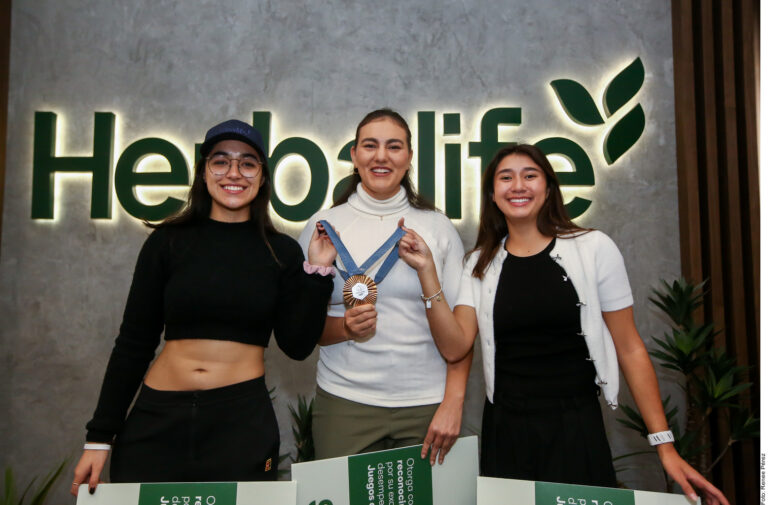 Reconocen en Guadalajara a Ángela Ruíz y Ana Paula Vázquez tras obtener medallas olímpicas en Paris 2024