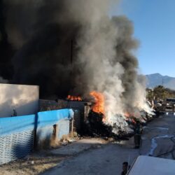 Atienden Bomberos de Saltillo incendio en recicladora2