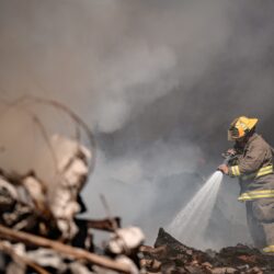 Atienden Bomberos de Saltillo incendio en recicladora5