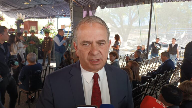 Atienden autoridades decenas de reportes ante fuertes vientos en Saltillo