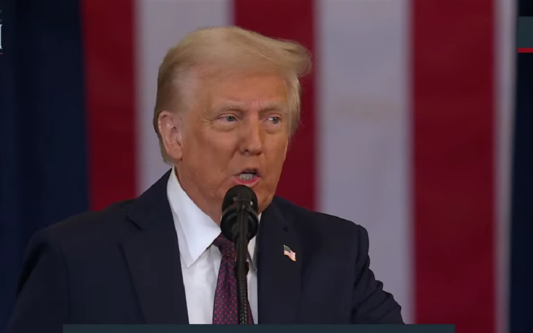 Arranca Trump con emergencia nacional en la frontera con México y anuncia que designará como terroristas a cárteles