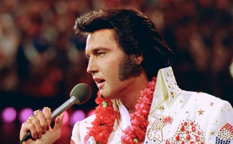 Demandan herederos de Elvis Presley a casa de subastas