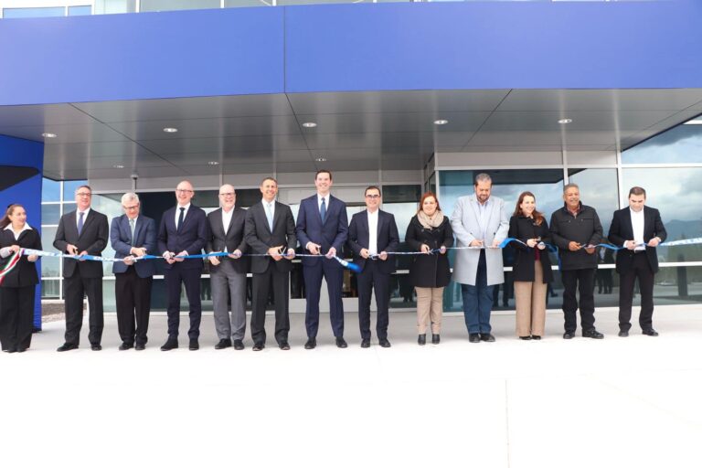 Inauguran planta Copeland en Arteaga; generará mil empleos