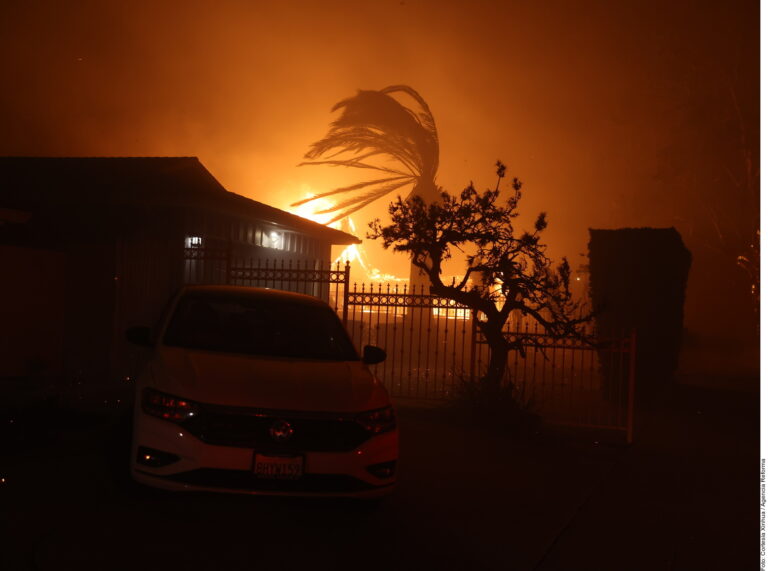 Instruye Sheinbaum a Canciller apoyar a California por incendios