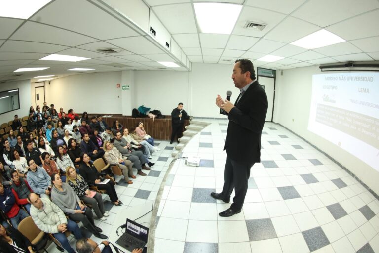Presentan a más estudiantes de la UTC el modelo “Más Universidad”