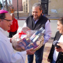 Recibe Tomás Gutiérrez a Obispo en Ramos Arizpe3