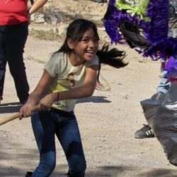 Regalan sonrisas en el campo de Ramos Arizpe; Jóvenes donan juguetes a niñas y niños 1