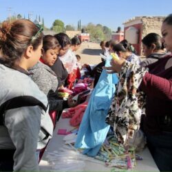 Regalan sonrisas en el campo de Ramos Arizpe; Jóvenes donan juguetes a niñas y niños 6