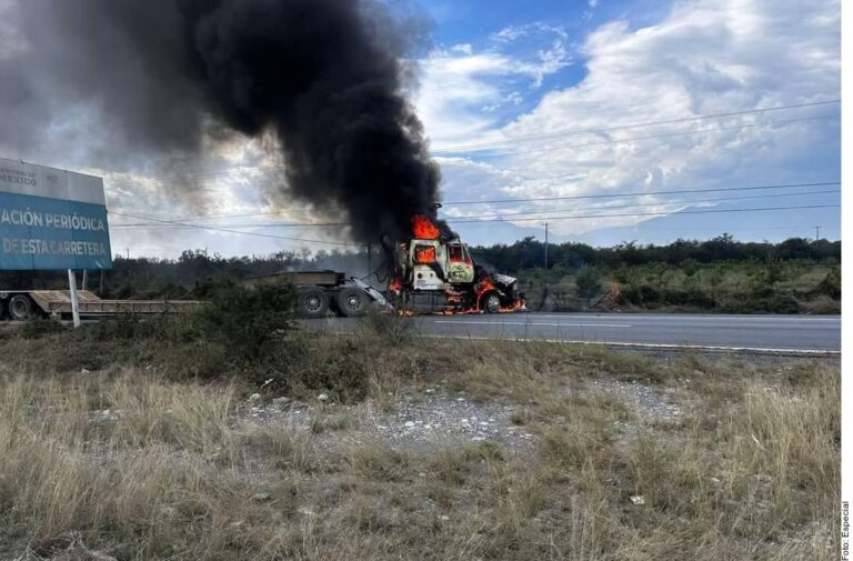 Reportan bloqueos  en Hualahuises y Linares