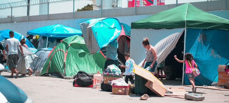 Solicitar asilo es un derecho universal, recuerda la Oficina de Derechos Humanos a Estados Unidos