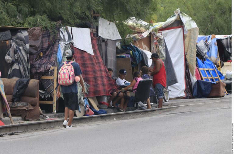 Va EU por reinstaurar el ‘Quédate en México’