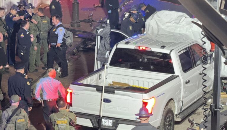 Camioneta atropella a multitud y deja 12 muertos y 30 heridos en Nueva Orleans, Estados Unidos