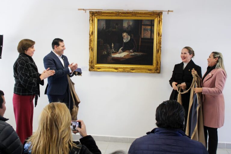Develó rector de la UA de C la Pintura “Miguel de Cervantes Saavedra” del artista Manuel Muñoz Olivares