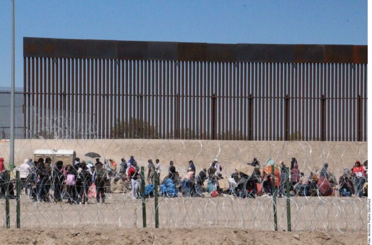 En seis años, 10.5 millones de personas cruzaron el muro.- INM