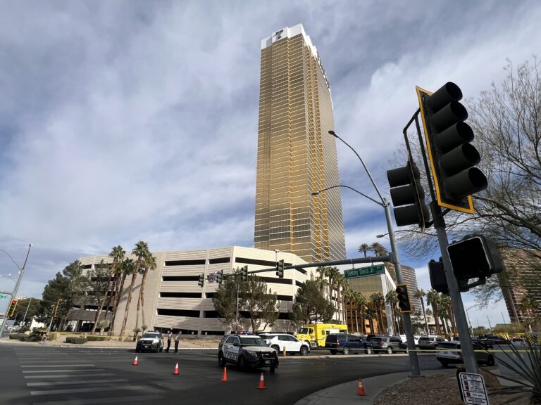 Explosión de Cybertruck de Tesla fuera de hotel Trump en Las Vegas deja un muerto y 7 heridos