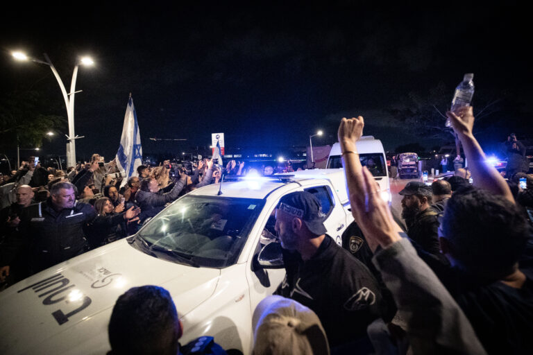 Hamás libera otra tanda de rehenes en una ceremonia