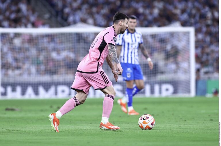 Honran a Messi en La Casa Blanca, pero no asiste