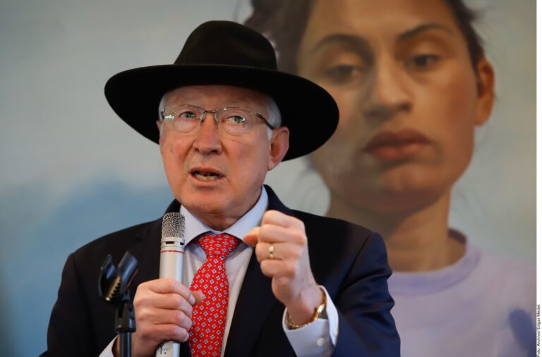 ‘Ignorante’ cambiar nombre de Golfo de México.- Ken Salazar