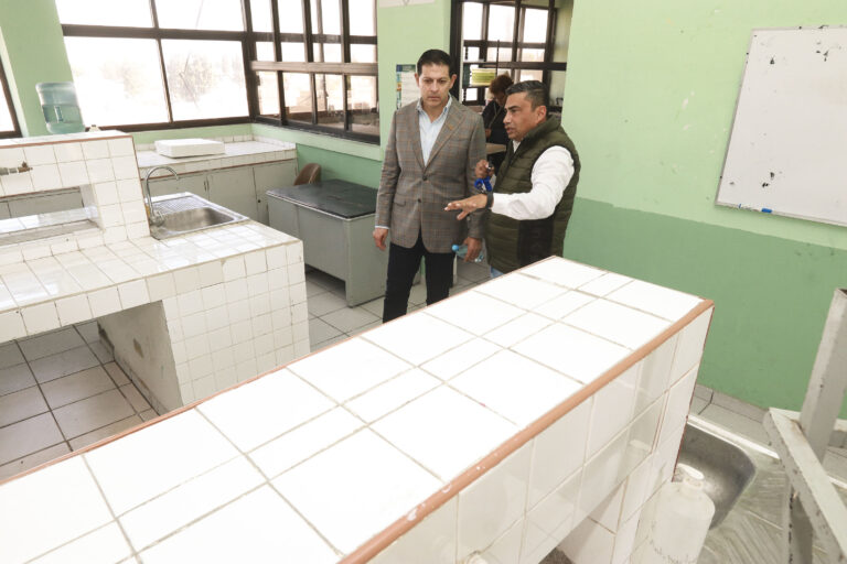 Inaugura Rector de la UA de C rehabilitación de aulas en la Facultad de Ciencias Químicas