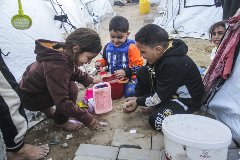 La infancia enfrenta una nueva era de amenazas y retos