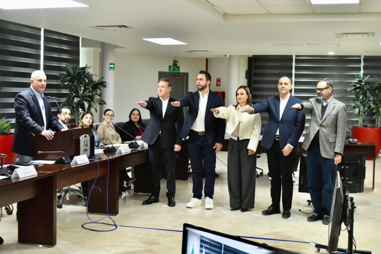 Román Alberto Cepeda toma protesta a directores de la Administración Pública