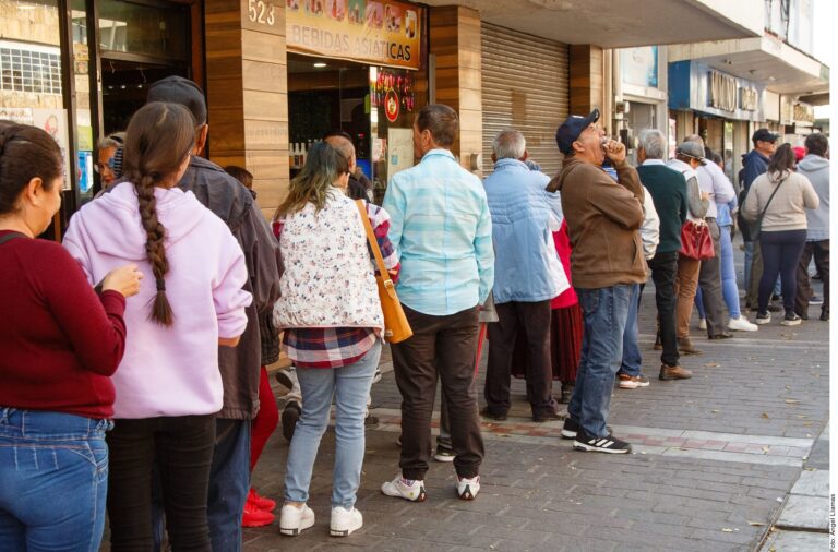 Sube 200 pesos Pensión del Bienestar. ¿Cuándo se cobra?