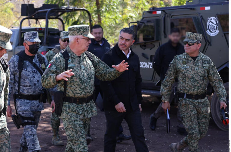 Acude Harfuch a Sinaloa; desmantelan 3 narcolaboratorios