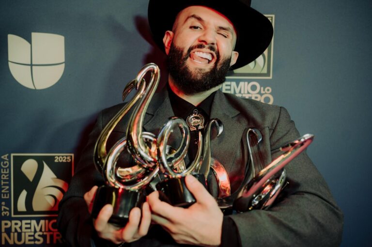 Carín León: El artista masculino más galardonado en Premios Lo Nuestro 2025